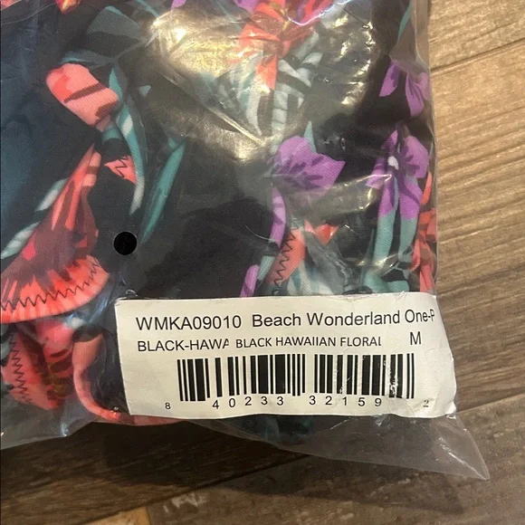 Lost + Wander Beach Wonderland One Piece 🌺 - Picture 10 of 12